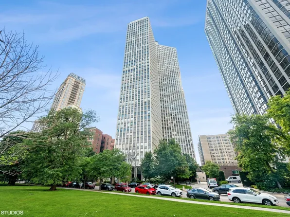 2626 N Lakeview Ave APT 2506, Chicago, IL 60614