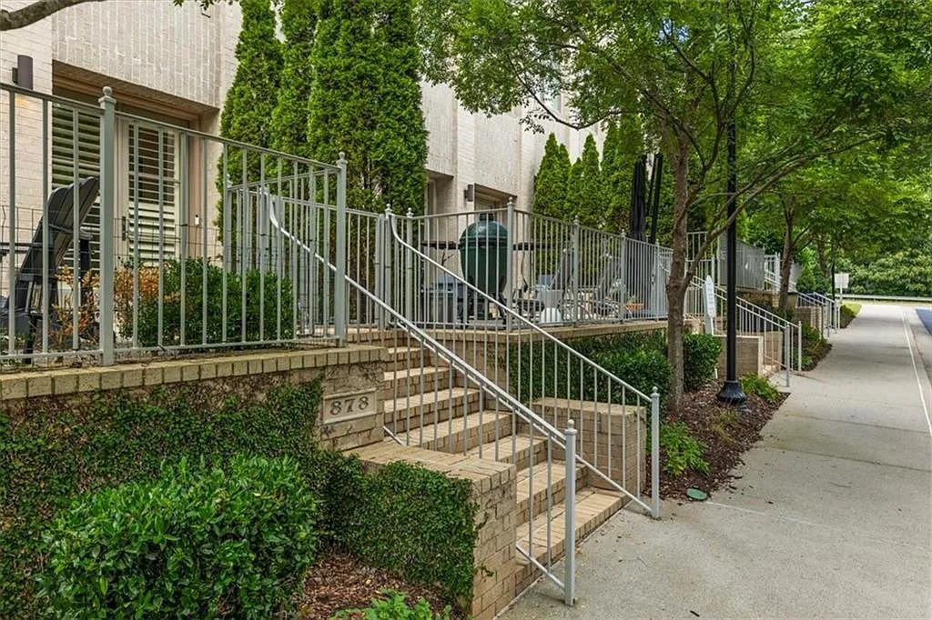 3 bed, 3.5 bath, 2448 sqft, $6,500 — Photo 4
