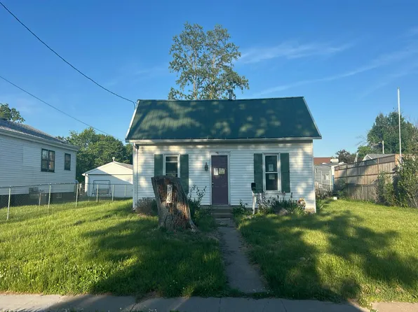 304 Pond St, Muscatine, IA 52761
