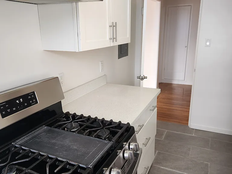 205 Laurel Pl #15 — Photo 2