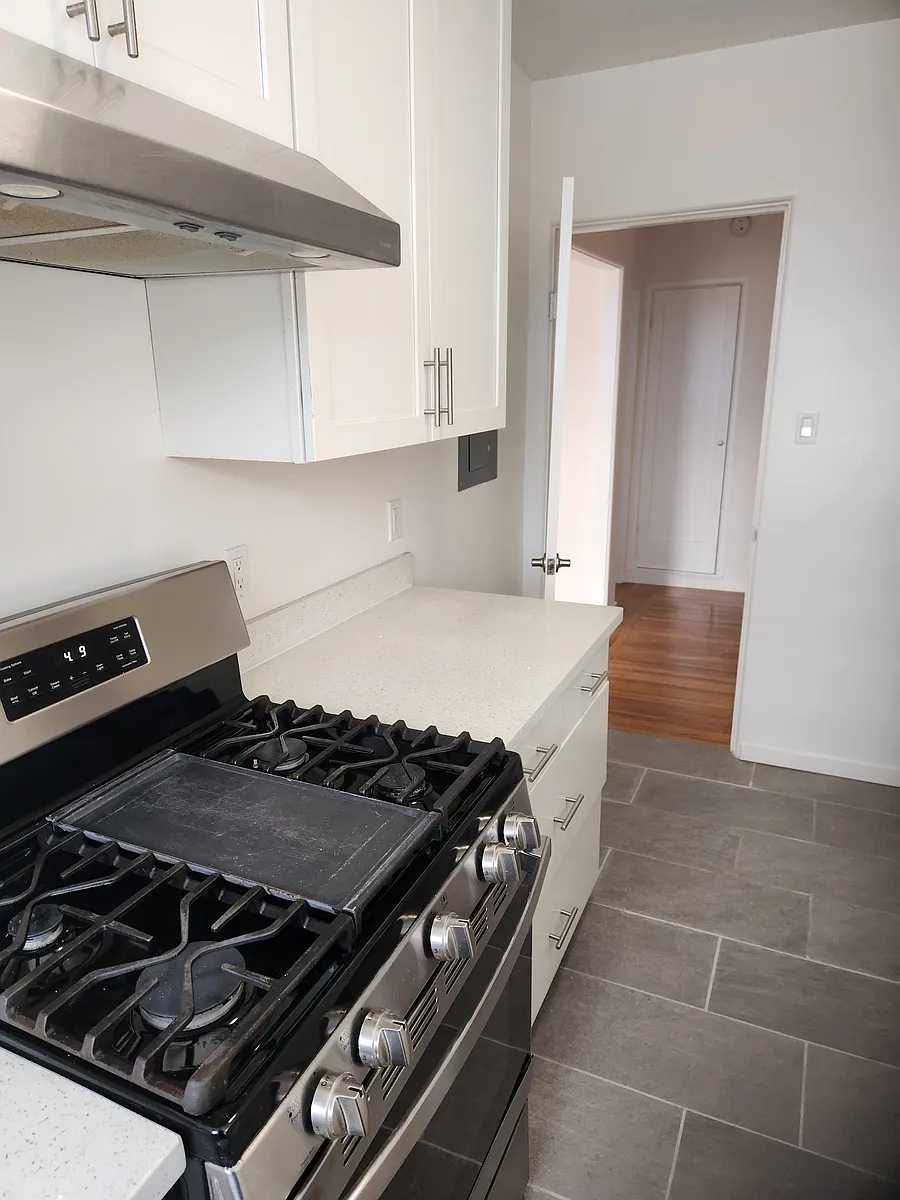 Building Photo - 205 Laurel Pl #15