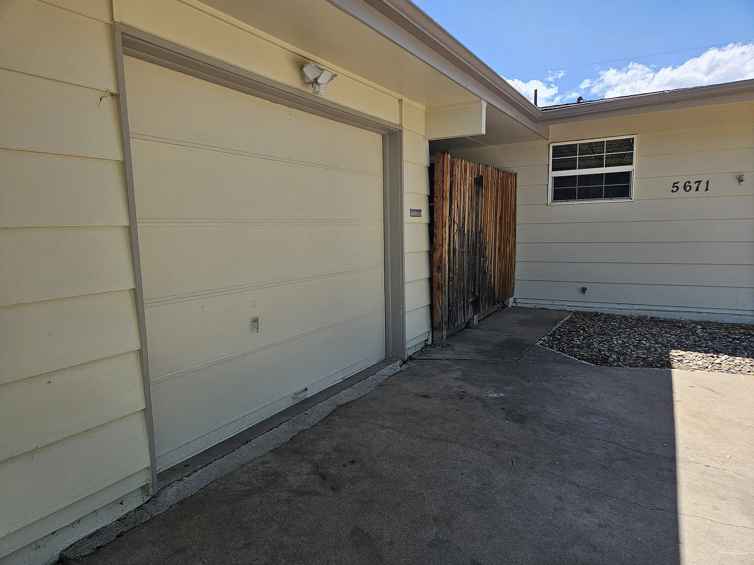 2 bed, 2250 sqft, $2,725 — Photo 2