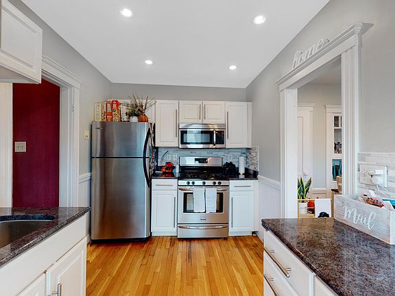 3rd image of 304 Lamartine St Unit 3