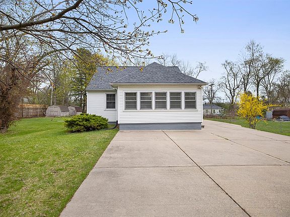 4th image of 2651 Parkwood Ave