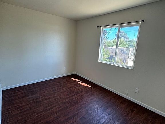 3rd image of 2809 N Mountain Ave