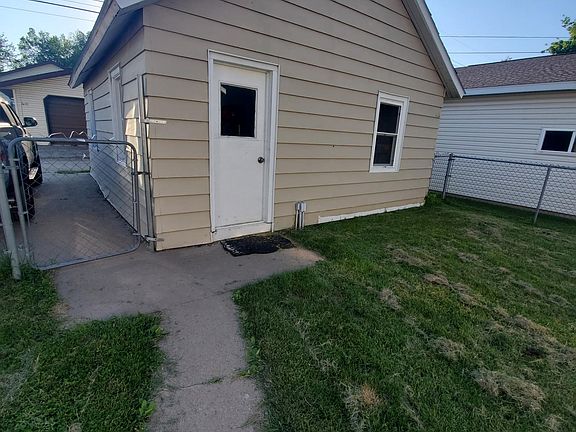 Detached garage