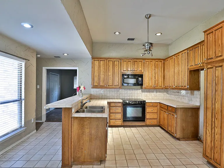 5273 Sherbrooke Ln — Photo 11