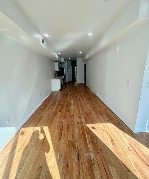 88 Romaine Ave — Photo 30