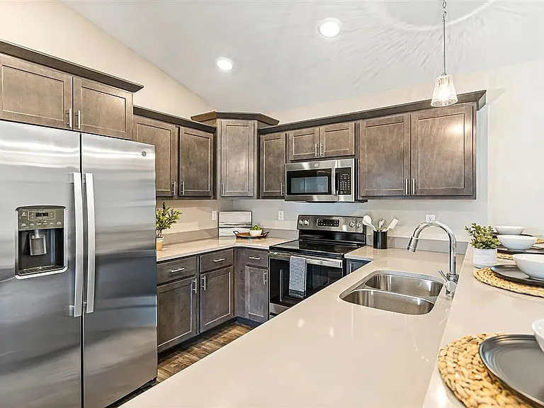 307 Chloe Dr — Photo 2