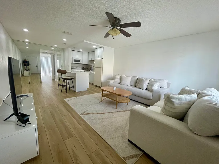 1100 Crystal Lake Dr #207 — Photo 3