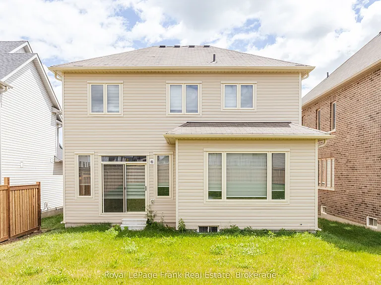 5 Hennessey Cres — Photo 9