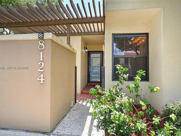 8124 SW 87th Ter — Photo 2