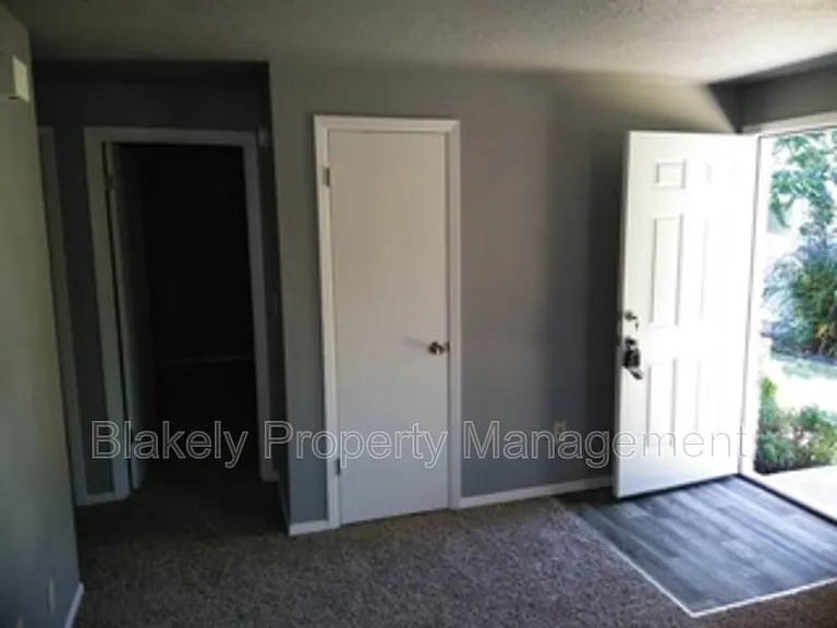 1370 S Vermont Ave #1 — Photo 2