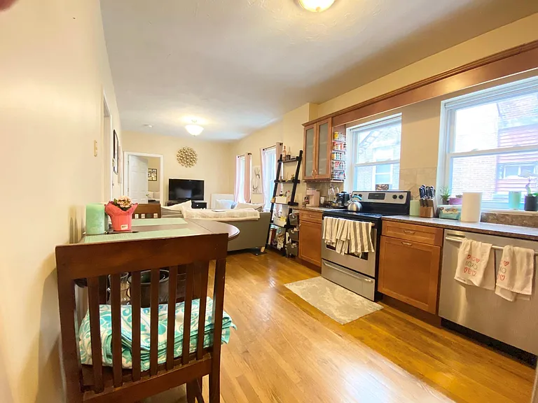 38 Charter St #4 — Photo 4