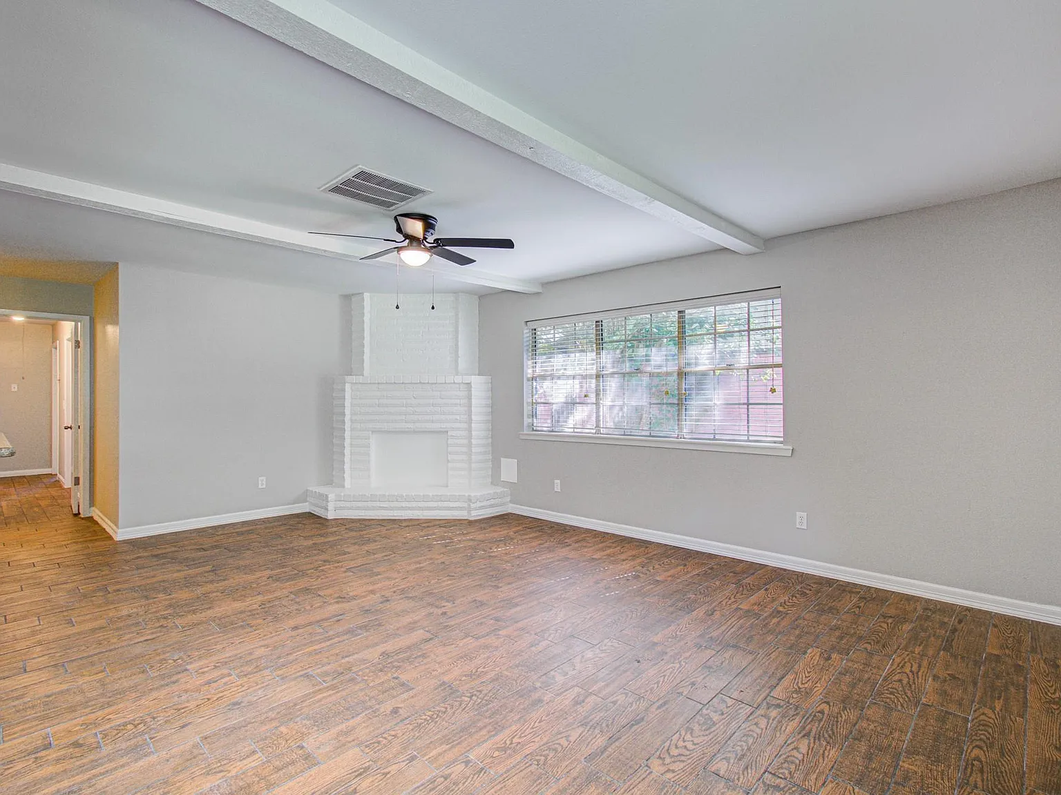 3 bed, 2.0 bath, 1436 sqft, $1,700 — Photo 4