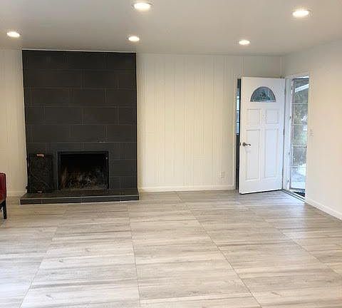 Entry+Fire place