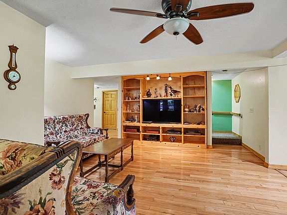8th image of 126 48th St