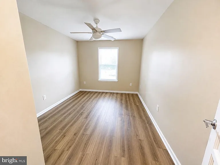 612 Mews Dr — Photo 16