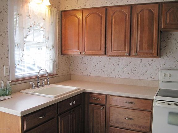 2nd image of 665B Plymouth Dr