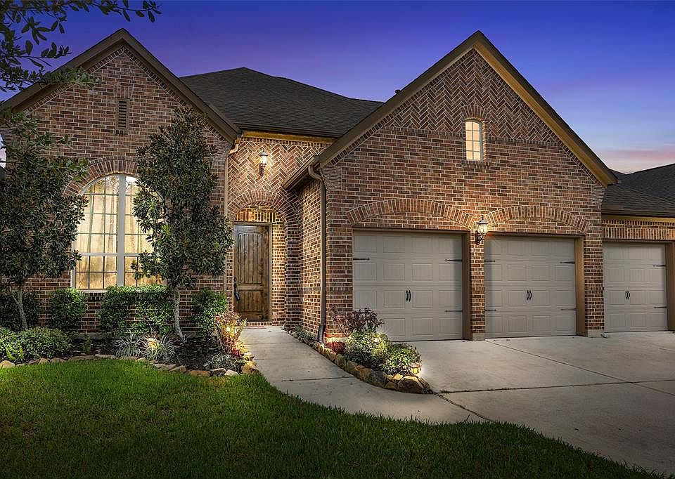 Welcome to 1908 Lora Meadows Court!