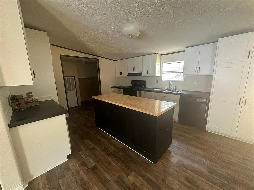 3 bed, 2.0 bath, 1568 sqft, $1,500 — Photo 3