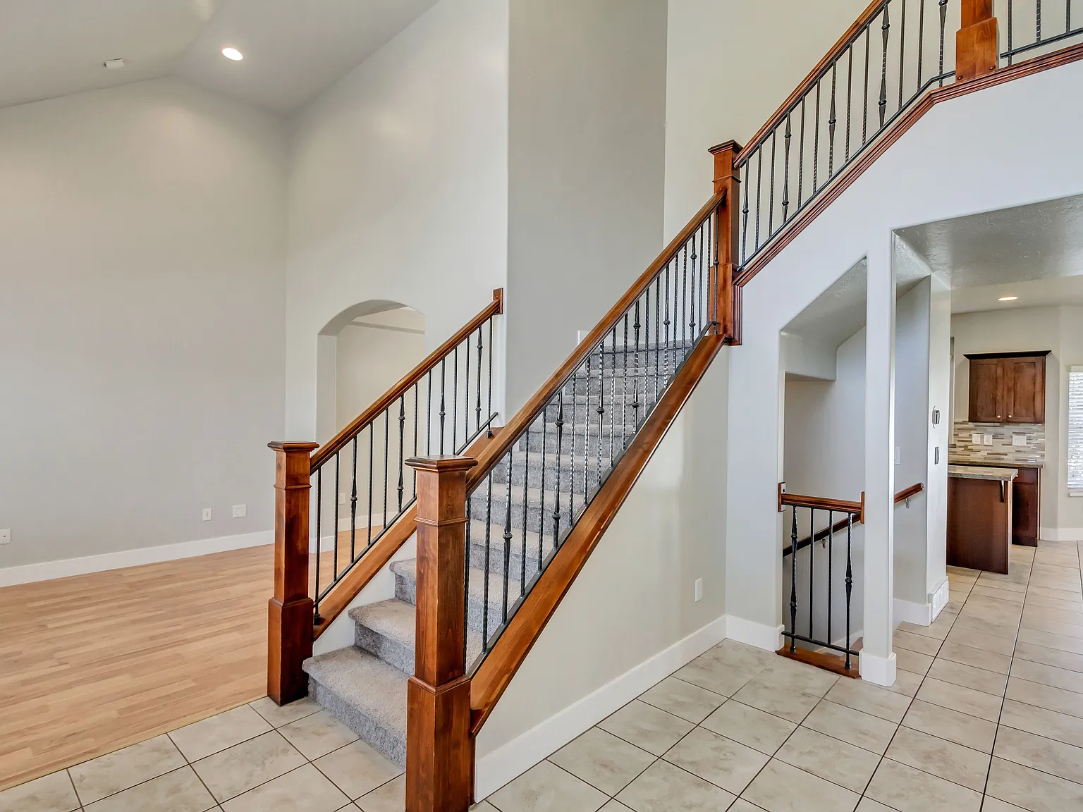 6 bed, 3.5 bath, 3624 sqft, $3,100 — Photo 4