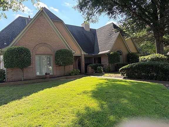 2nd image of 751 Lake Meadow Dr