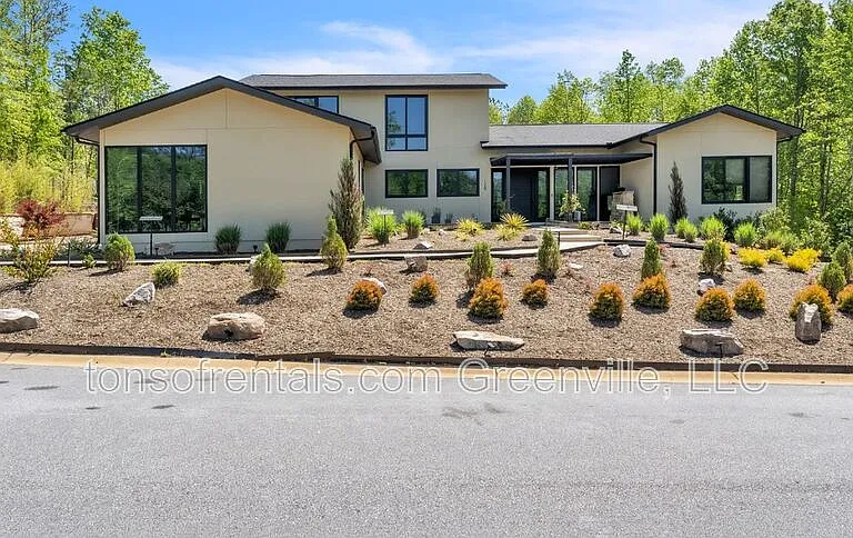 128 Sanctuary Ln — Photo 1