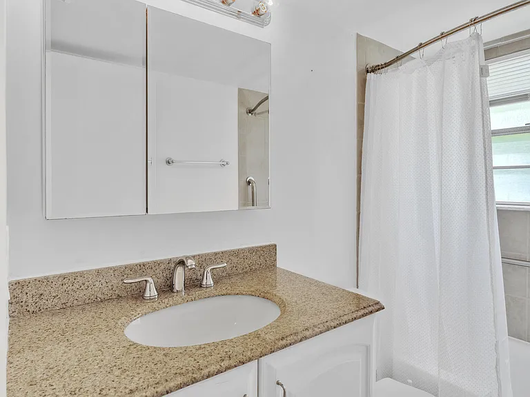 169 Suffolk E — Photo 27