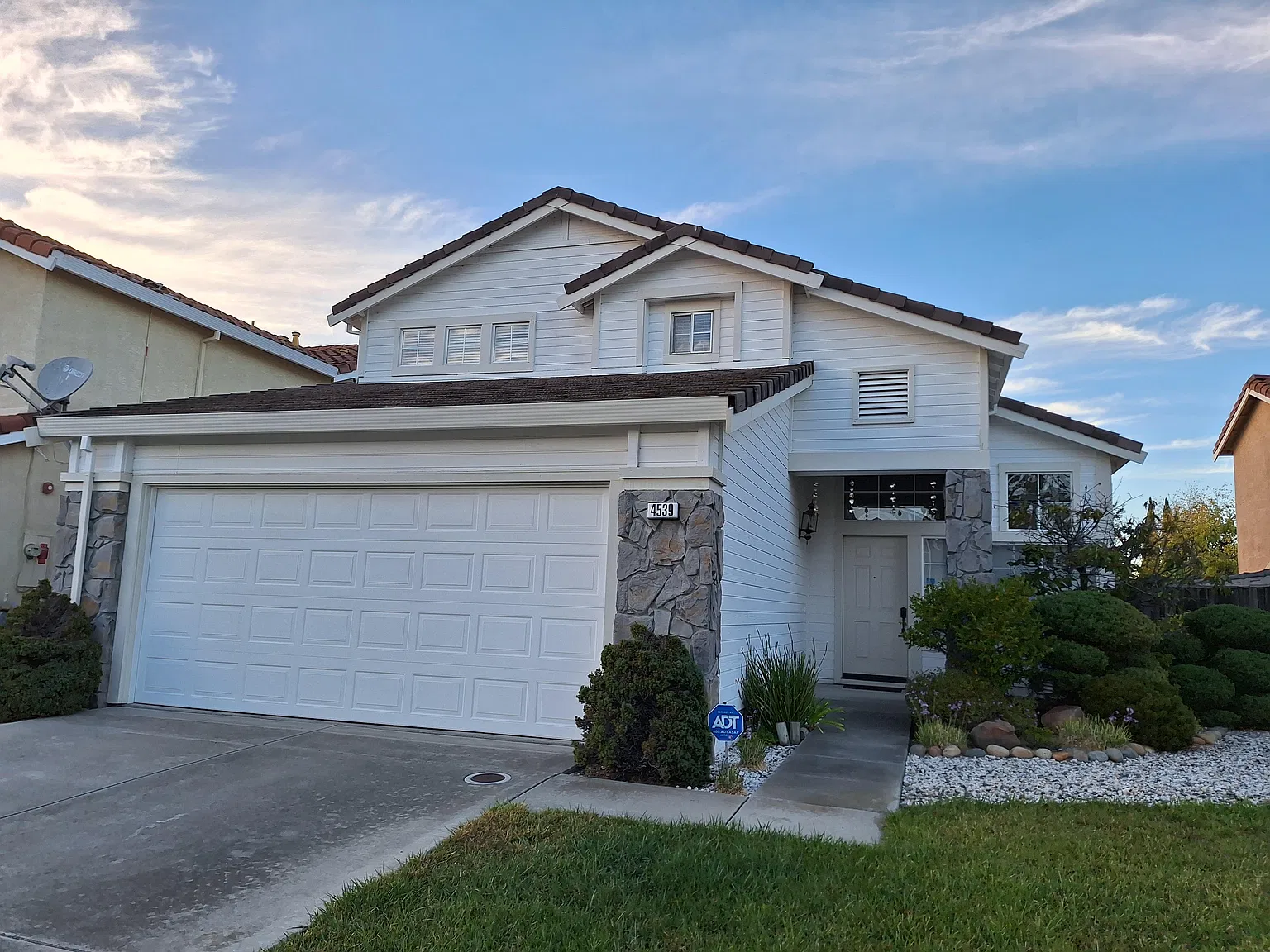 3 bed, 1889 sqft, $4,425 — Photo 1