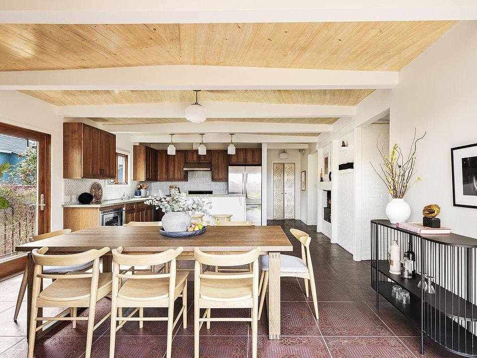 1st image of 821 Coeur D Alene Ave