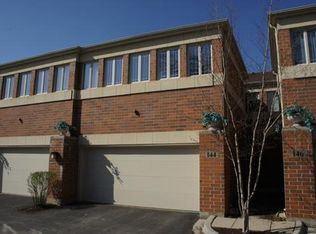 144 Finstad Dr, Libertyville, IL 60048