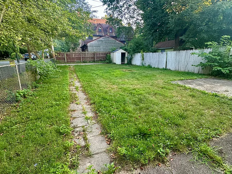 227 Sawyer St — Photo 17