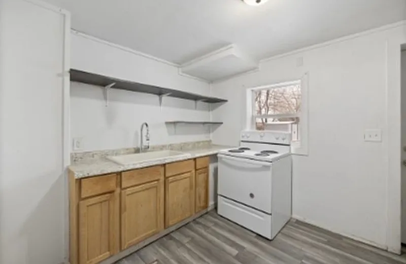 2 bed, 1.0 bath, 530 sqft, $900 — Photo 3