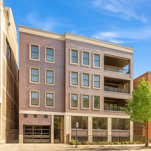 1851 N Halsted St APT 4, Chicago, IL, 60614