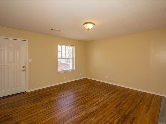 4th image of 935 S Park St