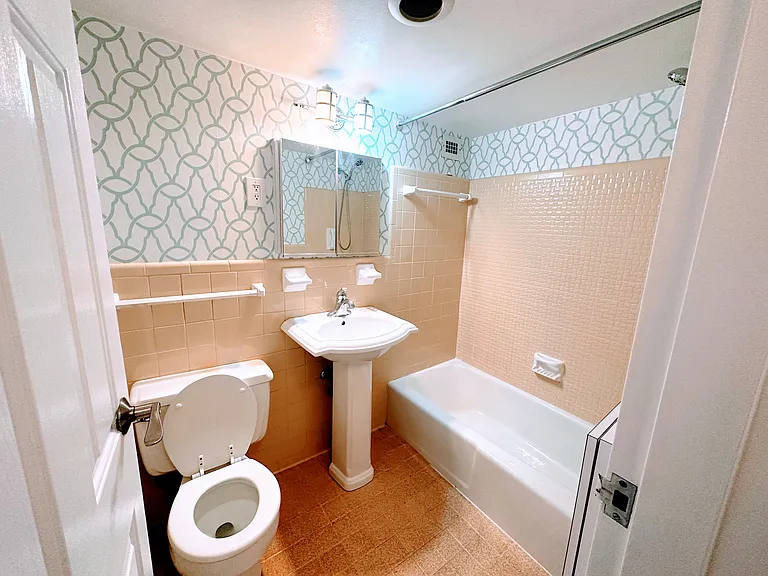 10500 Rockville Pike #527 — Photo 13