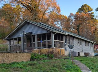 895 W Schmitt Rd, Rossville, GA 30741