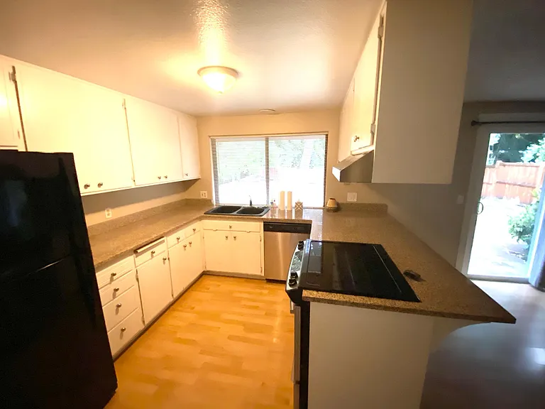138 Lynnbrook Dr — Photo 4