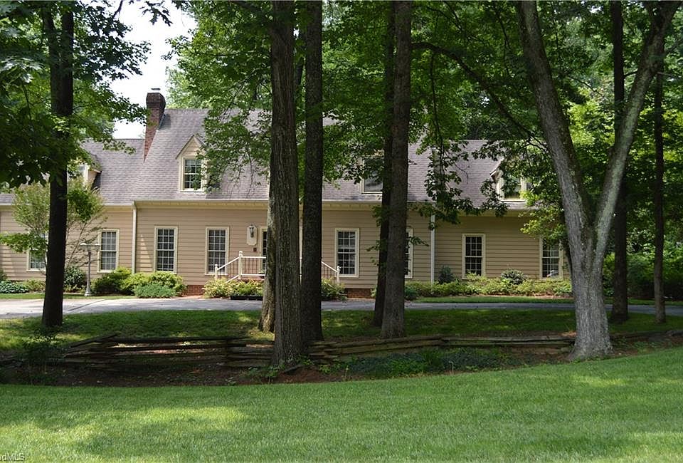 1st image of 3 Lake Forest Ct