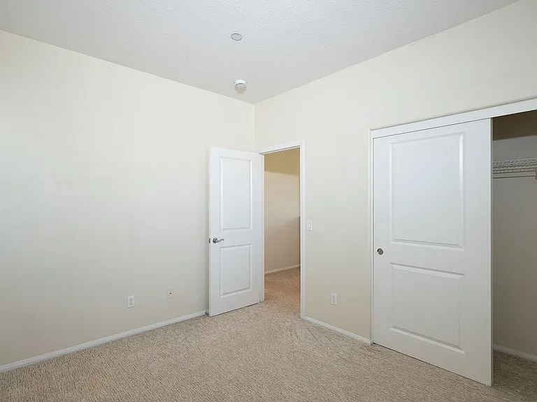 326 Lakeview Ct — Photo 24