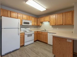 1320 Lake Dr W #402, Chanhassen, MN 55317