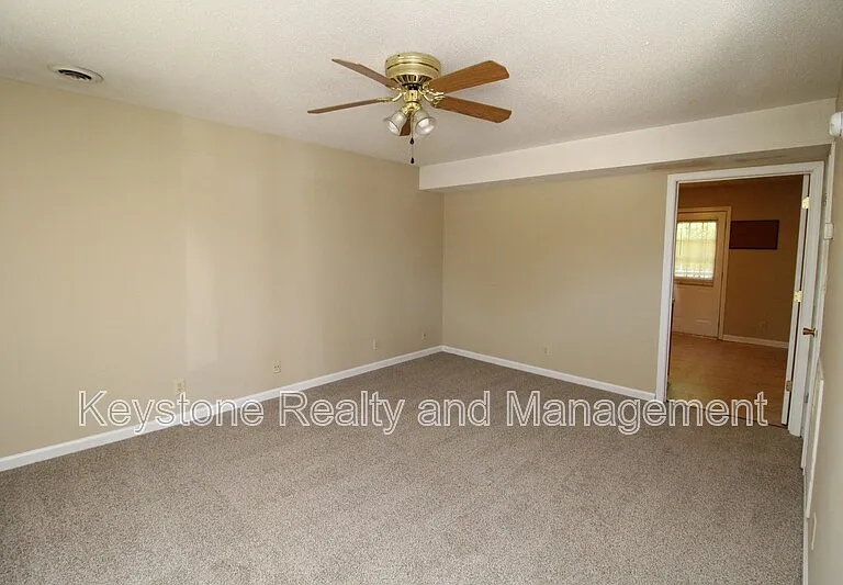 3272 Tower Dr #C — Photo 2