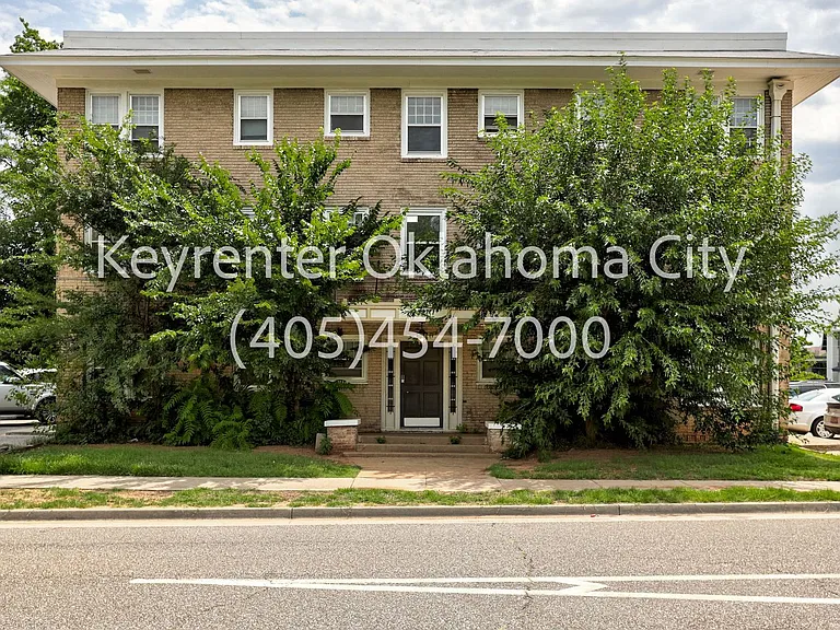 1700 N Robinson Ave — Photo 1