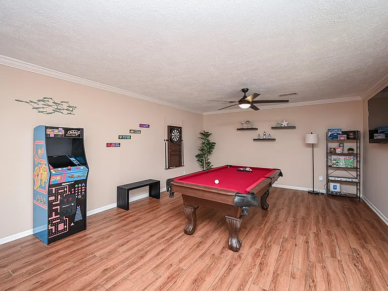 19414 Dianeshire Dr N — Photo 17