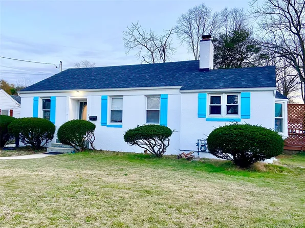 4 Rose St, Sayville, NY 11782
