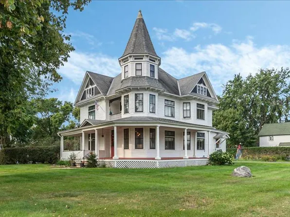 120 1st St SE, Melrose, MN 56352