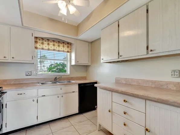2811 Ashley Drive E #E, West Palm Beach, FL 33415