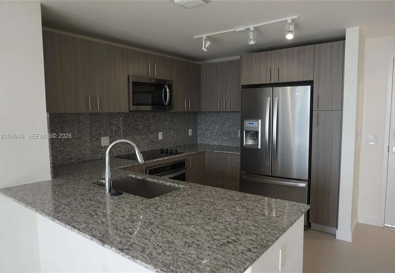 5350 Park Condo — Photo 1