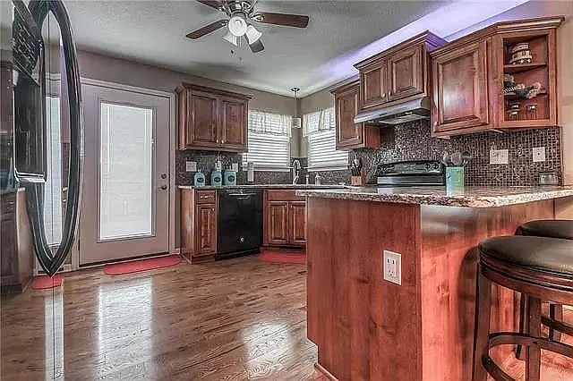 2125 Birch St — Photo 11